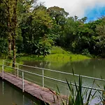 Burbi Lake Lodge Monteverde