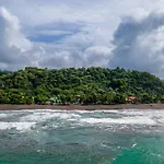 Ola Bonita Beachfront Apart Hotel