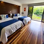 Burbi Lake Lodge Monteverde