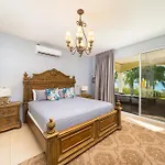 Beachfront Potrero - Nice 7-Br Villa, Private Cook Included - Casa Royal