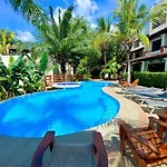 Tropical Gardens Suites And Apartments