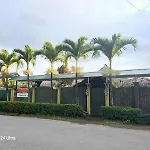 Mauras Tropical Mini Hostel & Tours