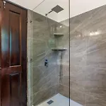 Birds-Eye Ocean View In Nicely Priced Top-Floor Unit In Flamingo