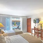 Beachfront Hotel Tramonto