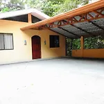 Casa Amigos By The Beach