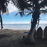 Coral Reef Surf Hostel And Camp