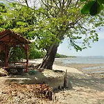 Howler Monkey Hotel