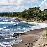 Oceanfront Gem At La Joya De Lagarto