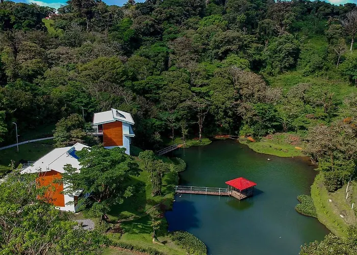 Burbi Lake Lodge Monteverde