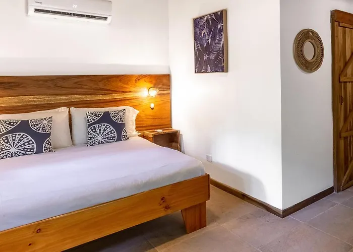 Makanas Beach Bungalows