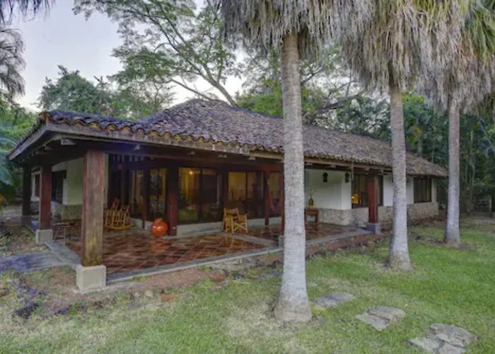 Hacienda La Pacifica Eco-Lodge