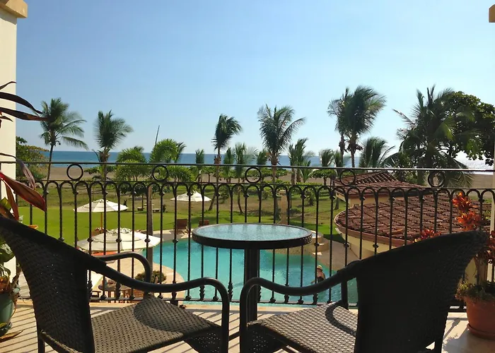 3 Bedroom Condo With Ocean View - Tres Regalos 201N