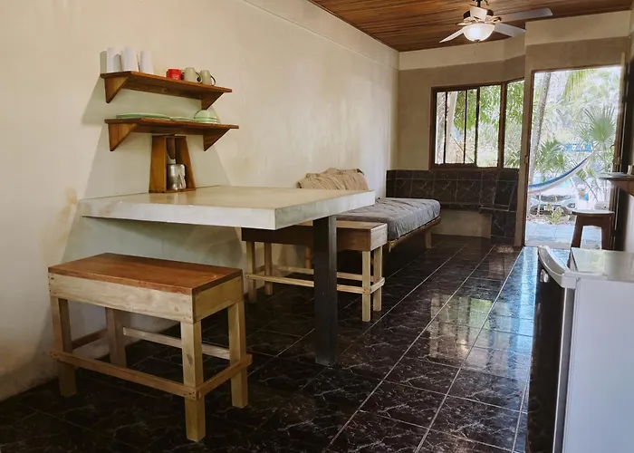 Don Jon\'S Surf And Yoga Lodge