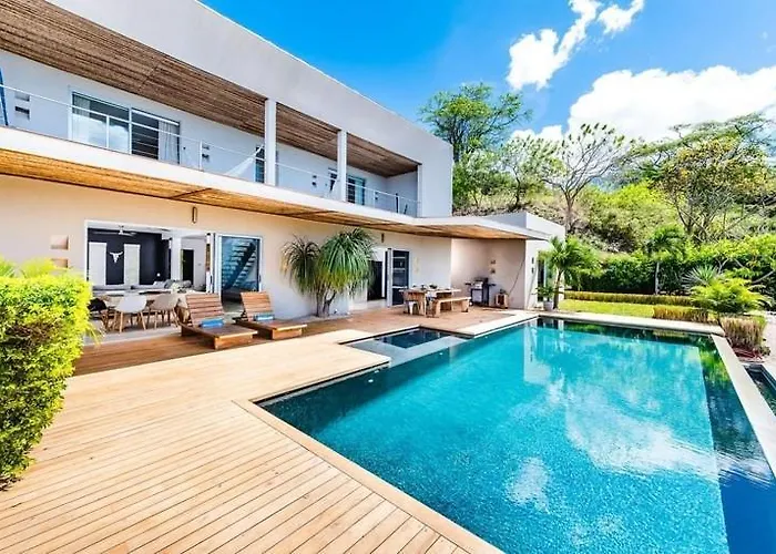 Serene Hilltop Haven Infinity Views Tranquil Vibe