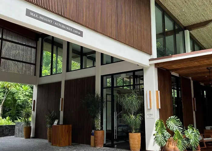 2-Bedroom Rainforest Suite & Balcony At Botanika