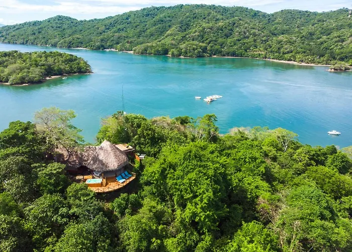 Isla Chiquita Glamping Hotel