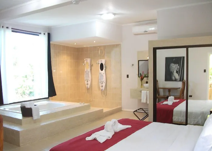 Copacabana Hotel And Suites (Adults Only)