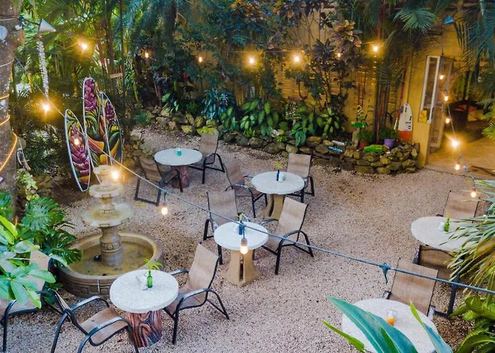 El Sano Banano Beachside Hotel