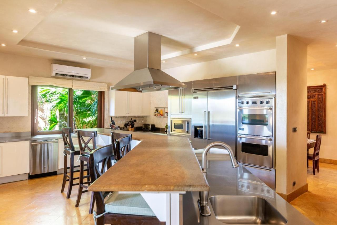 Mediterranean-style Flamingo Mansion Offers The Ultimate In Beachfront Luxury * Playa Flamingo