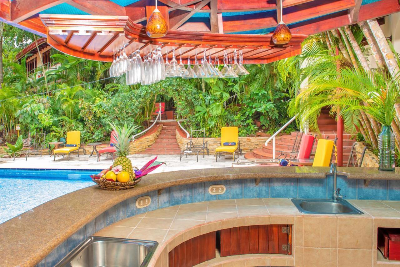Lirio 4* Manuel Antonio