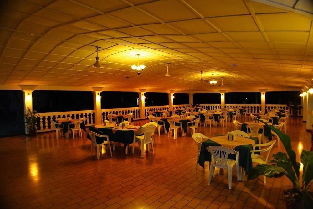 Hotel La Isla 3*