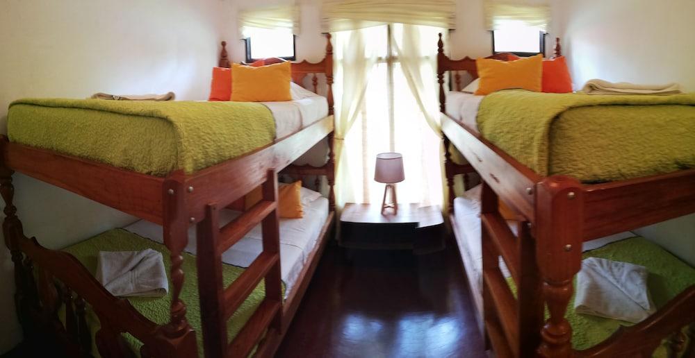 Hotel La Isla Parrita