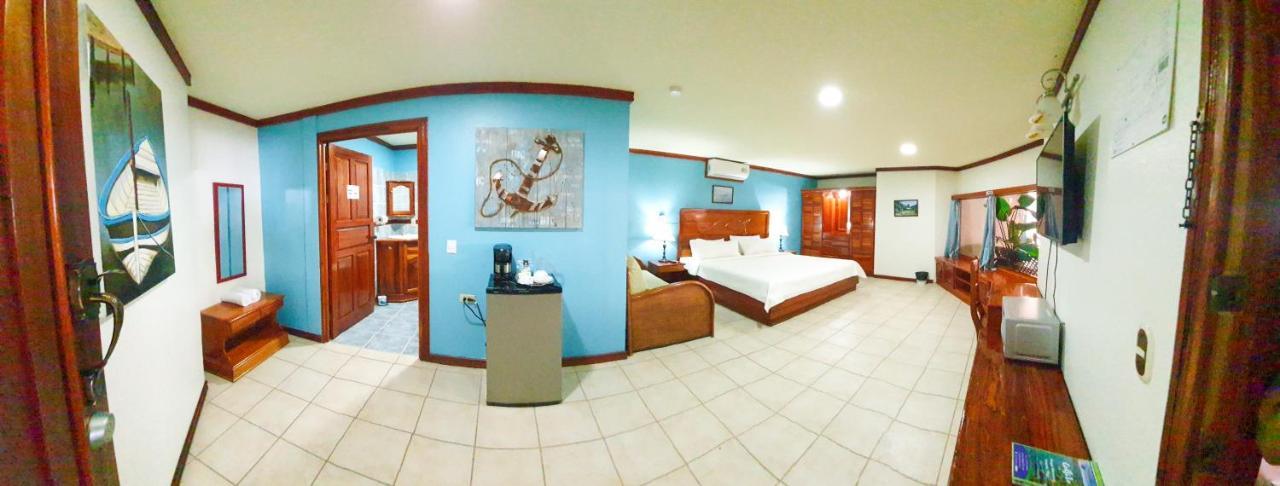 Hotel Fish Hook Marina 2*
