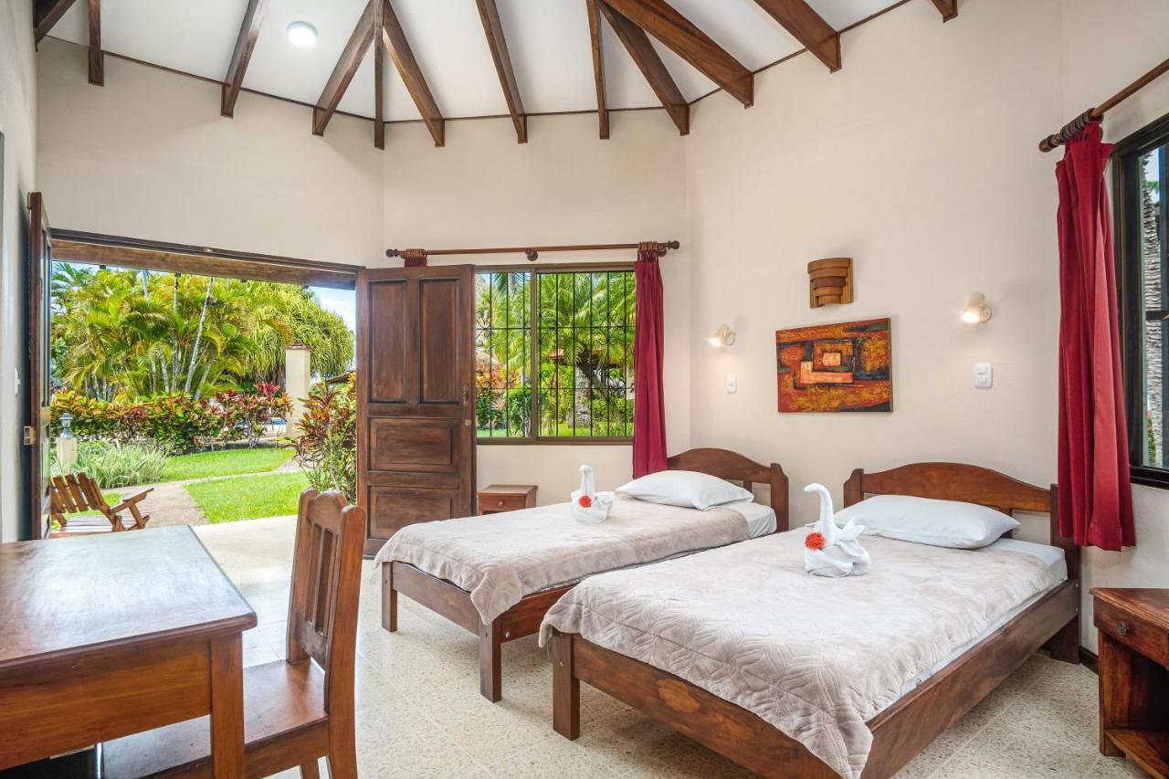 Guacamaya Lodge *