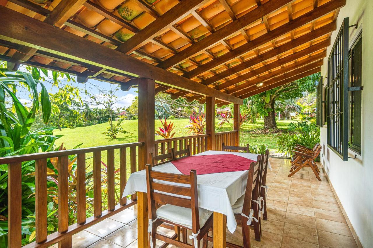 Guacamaya Lodge *