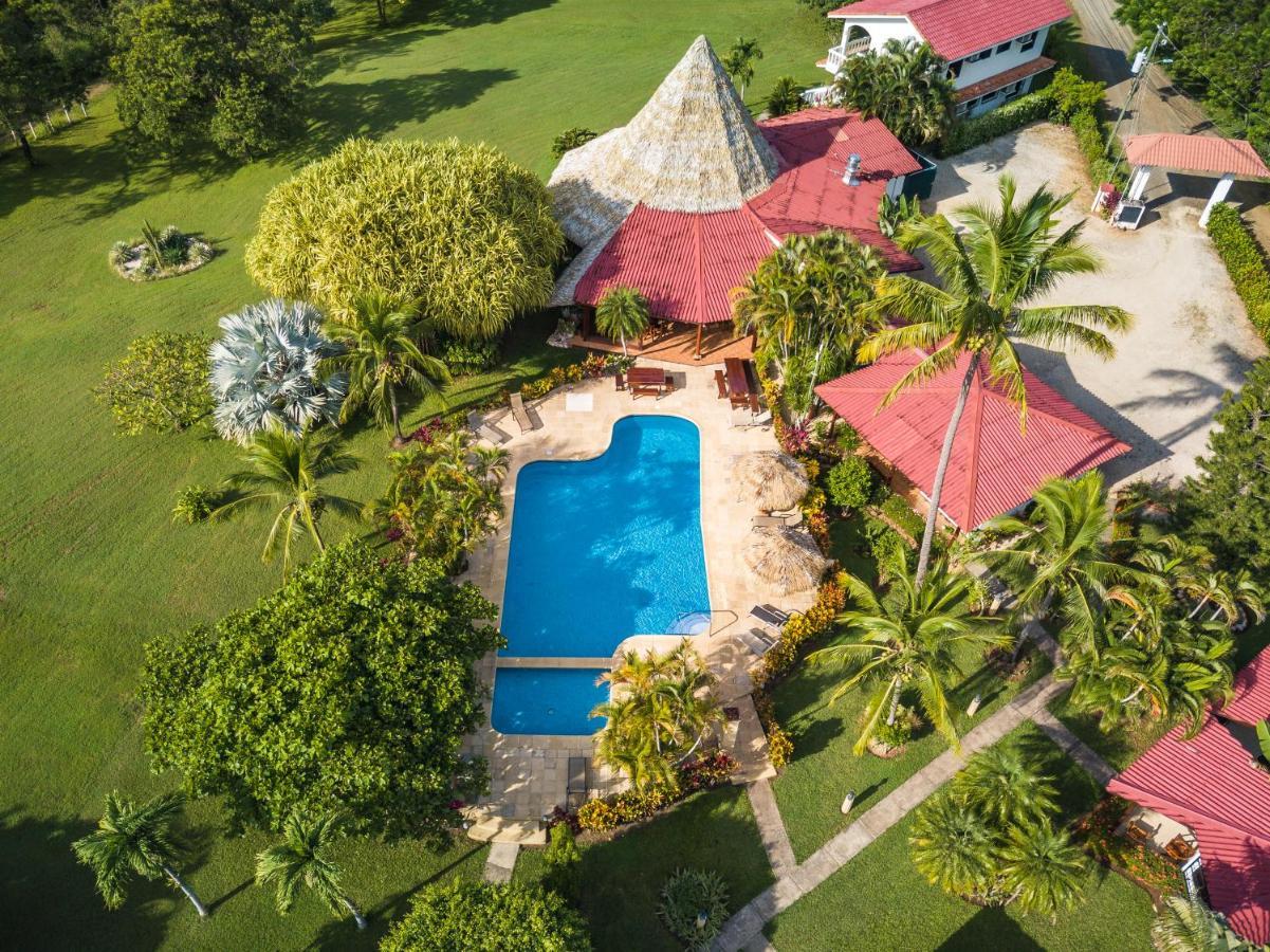 Guacamaya Lodge *