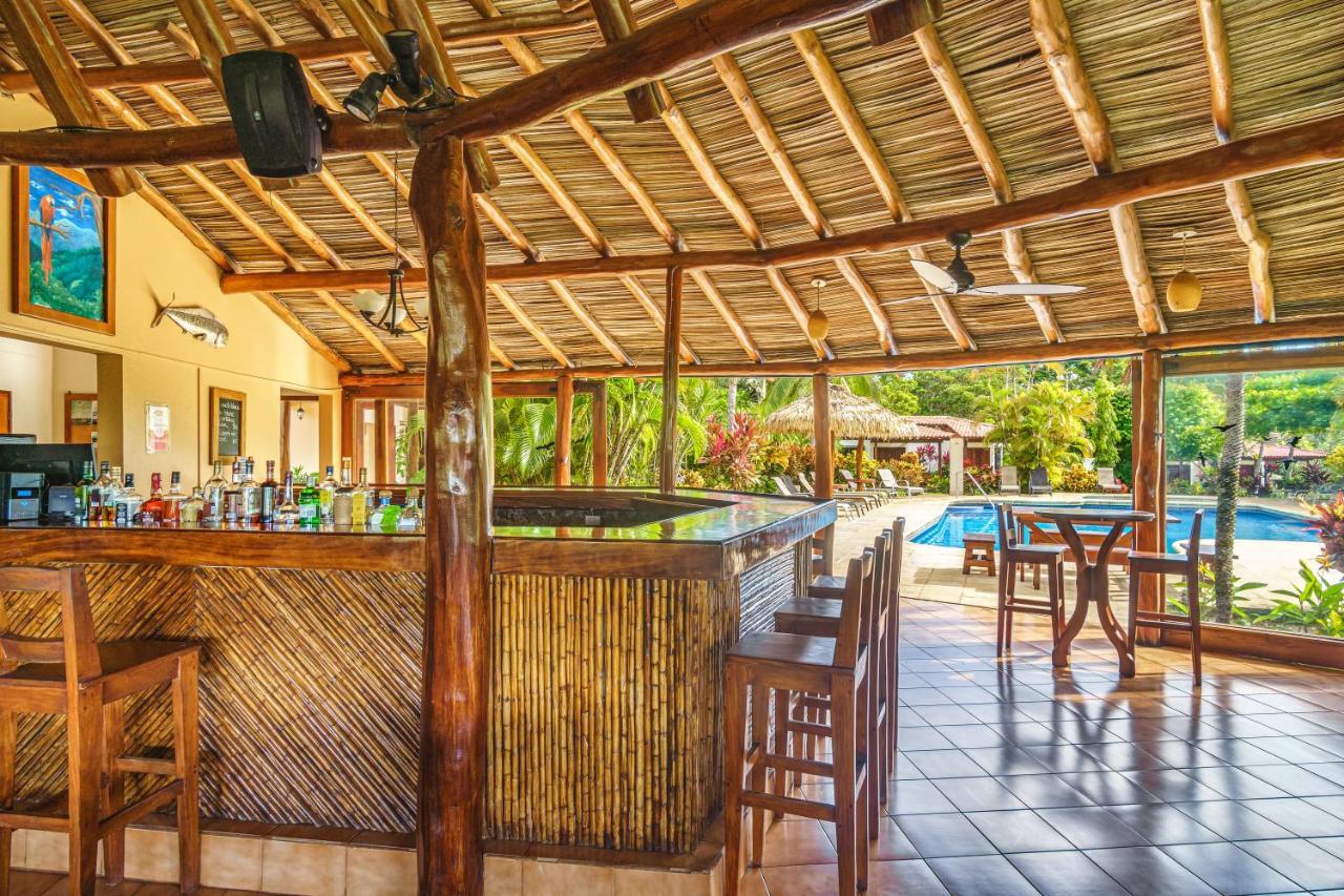 Guacamaya Lodge *