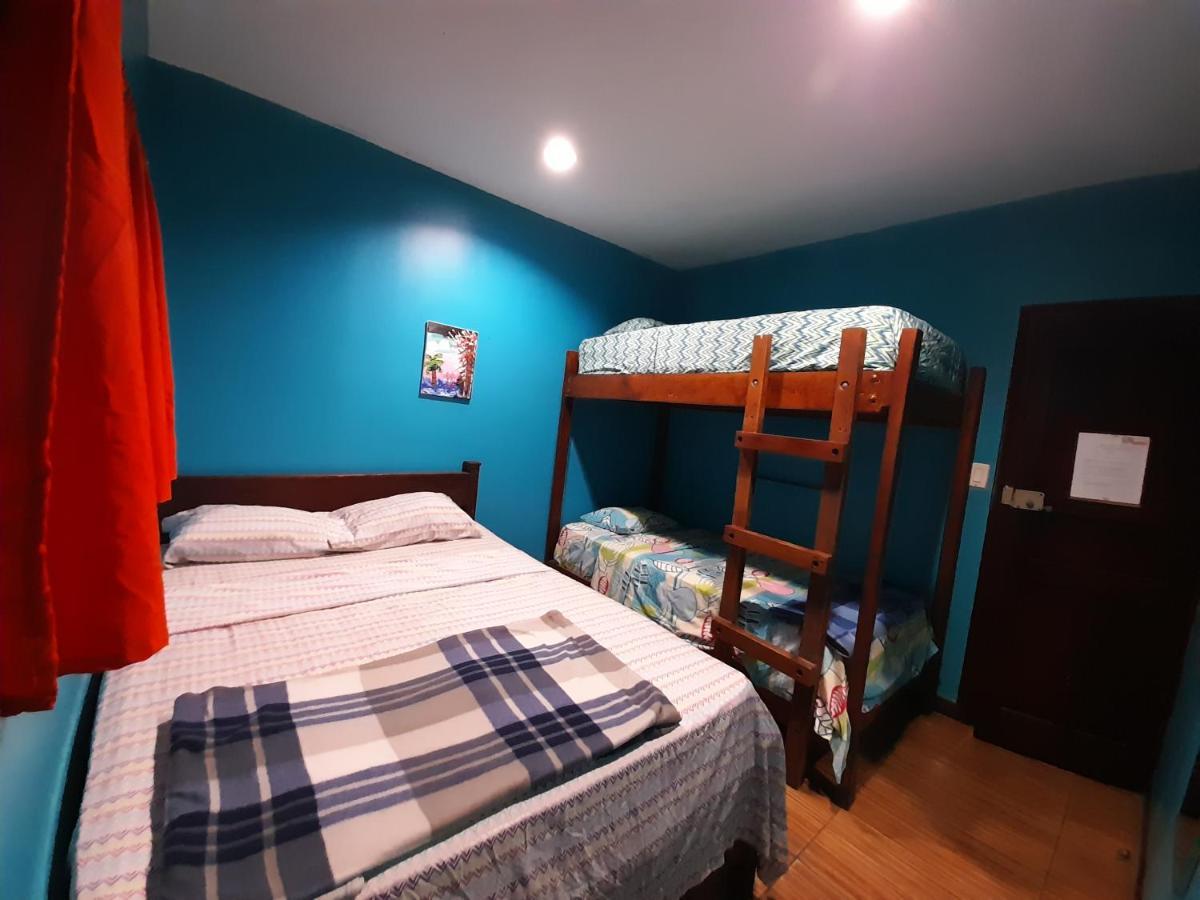 Hostel Coral Reef Surf And Camp Tamarindo