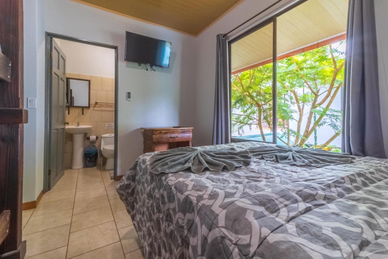 Hotel Cabinas El Tecal 2*