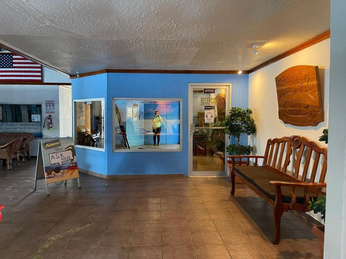 Fish Hook Marina Hotel