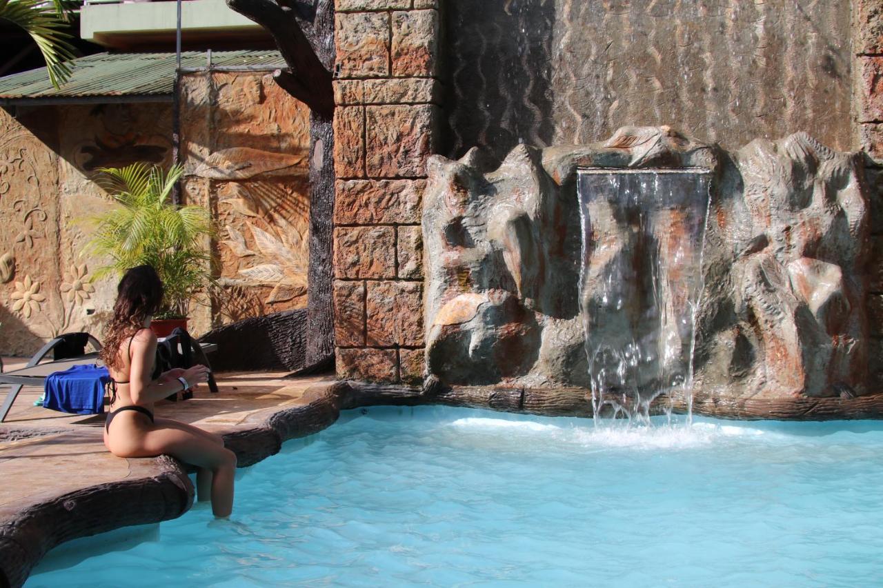 Arenal Poshpacker Hostel *