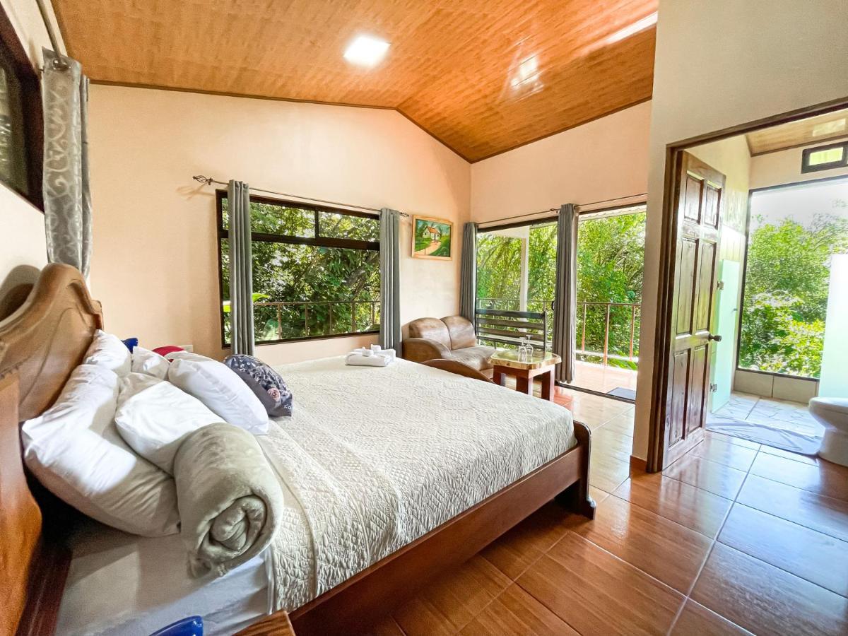 La Casa De La Montana Bed & Breakfast