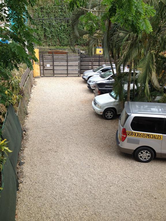 Domus Kahuna Bed & Breakfast
