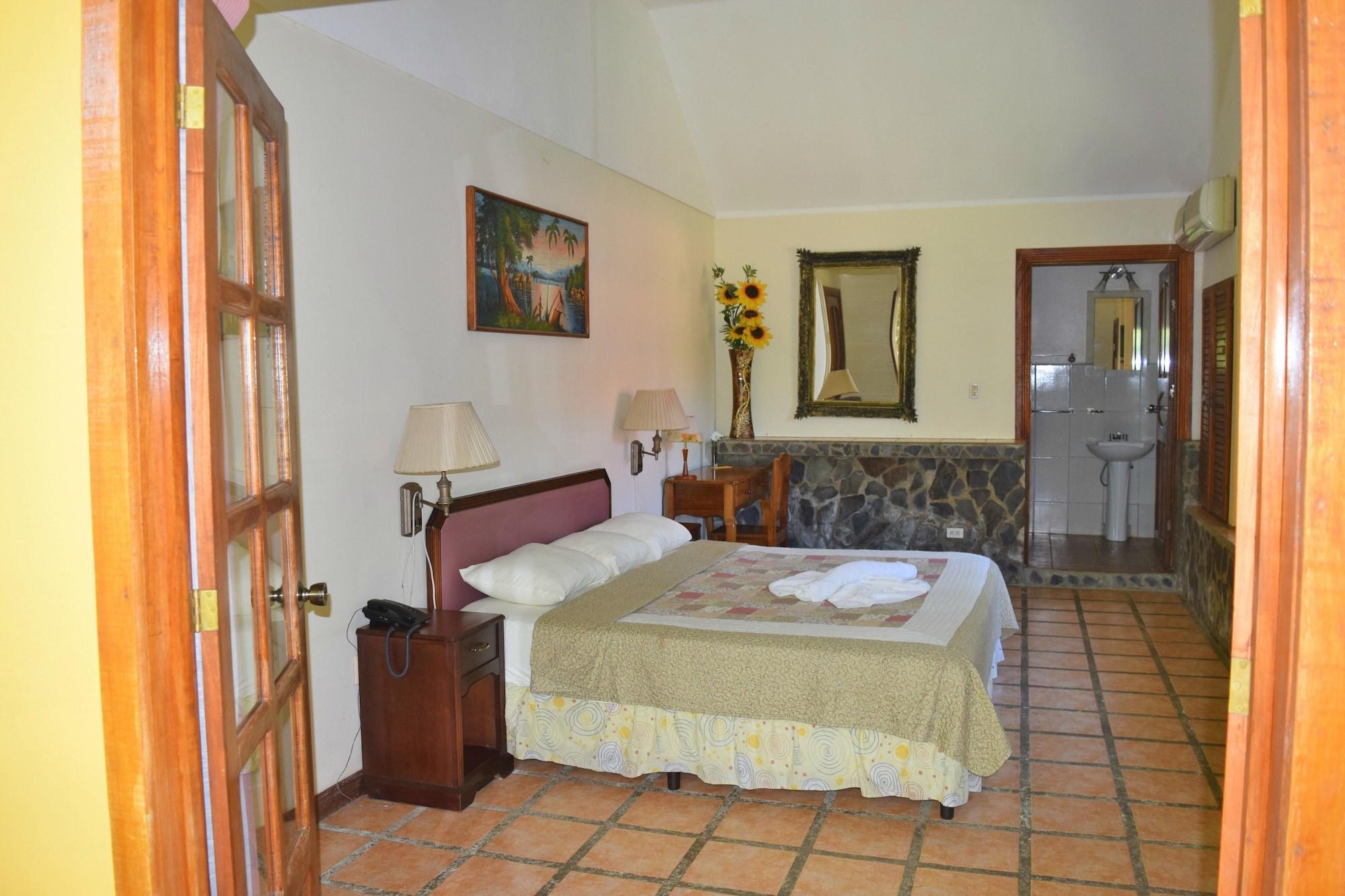 Hotel Tres Banderas 3*
