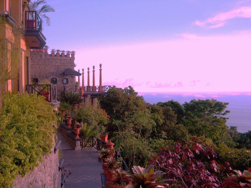 Zephyr Palace Luxury 5* Jaco