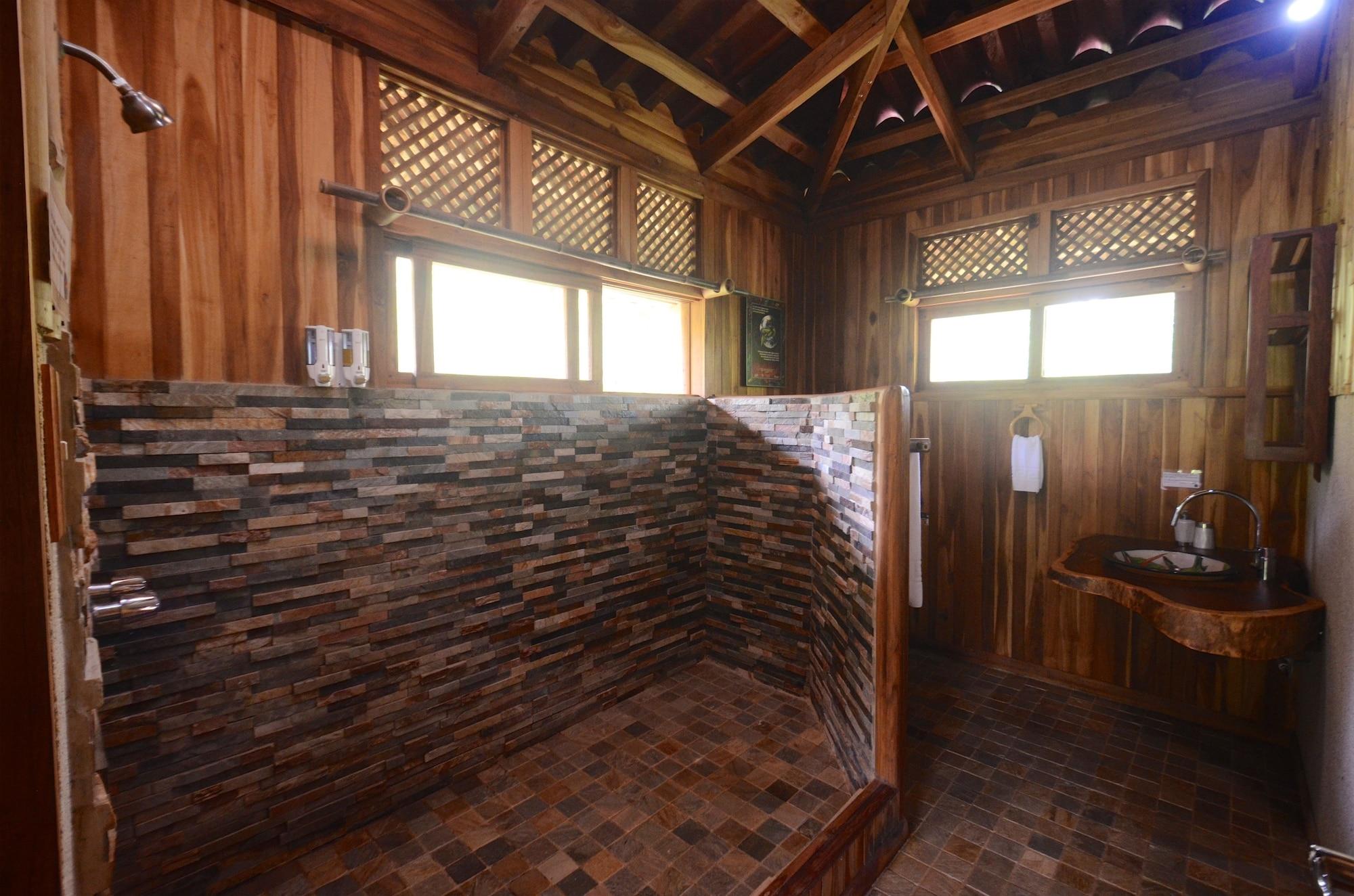 Macaw Lodge