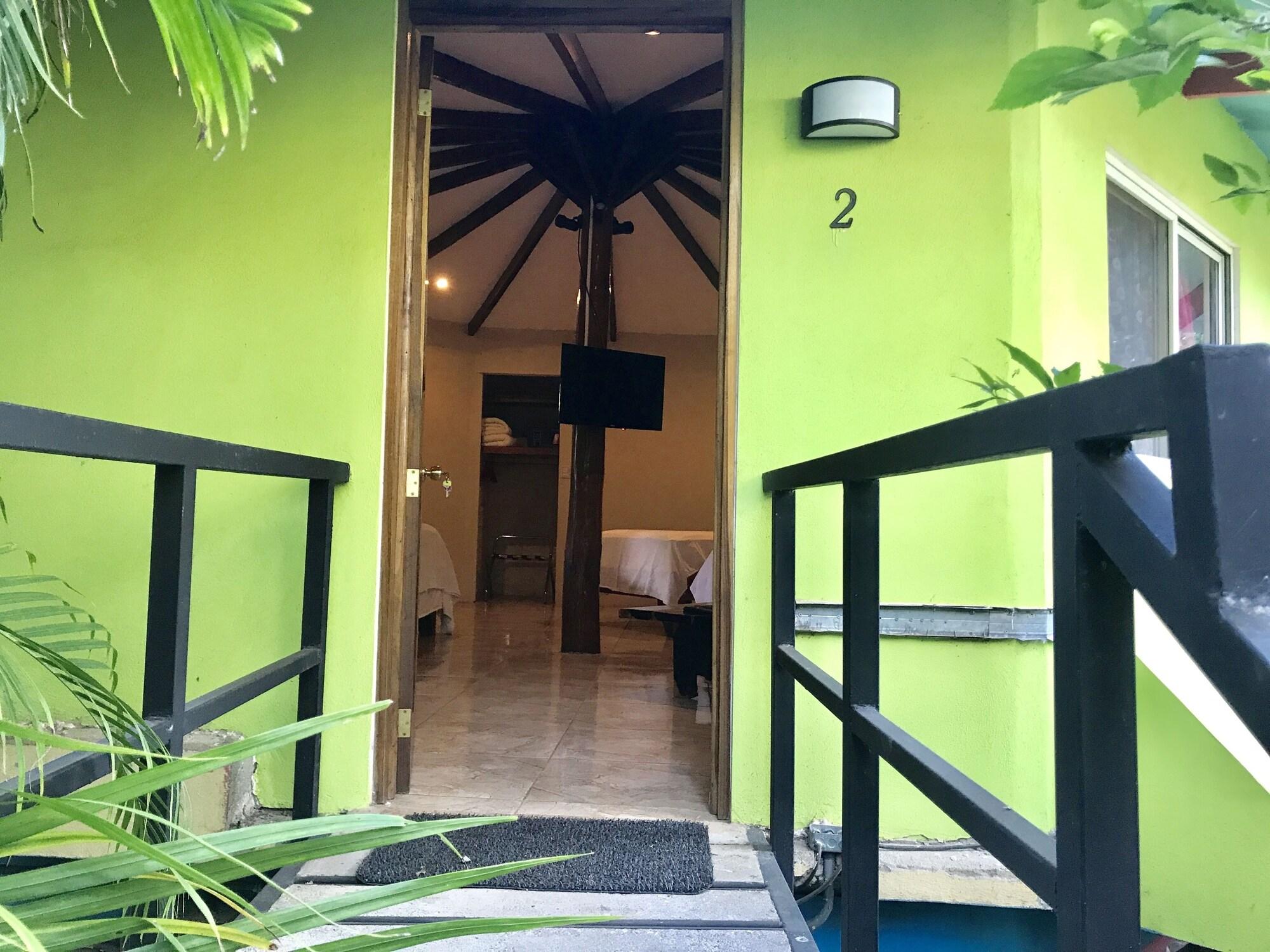 Tamarindo Village Hotel 3*