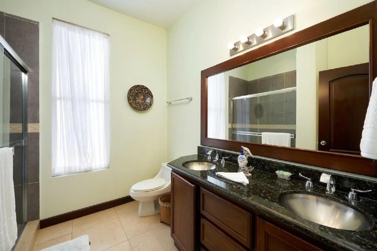 Villa Beachfront - 7-br Villa, Private Cook Included - Casa Royal Potrero (Guanacaste)
