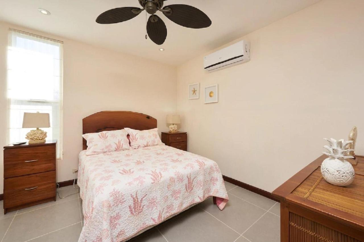 Beachfront - 7-br Villa, Private Cook Included - Casa Royal * Potrero (Guanacaste)