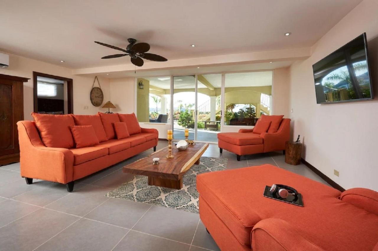 Beachfront - 7-br Villa, Private Cook Included - Casa Royal Potrero (Guanacaste)