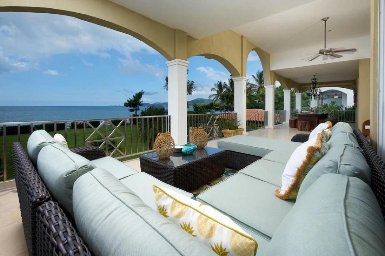 Beachfront - 7-br Villa, Private Cook Included - Casa Royal *