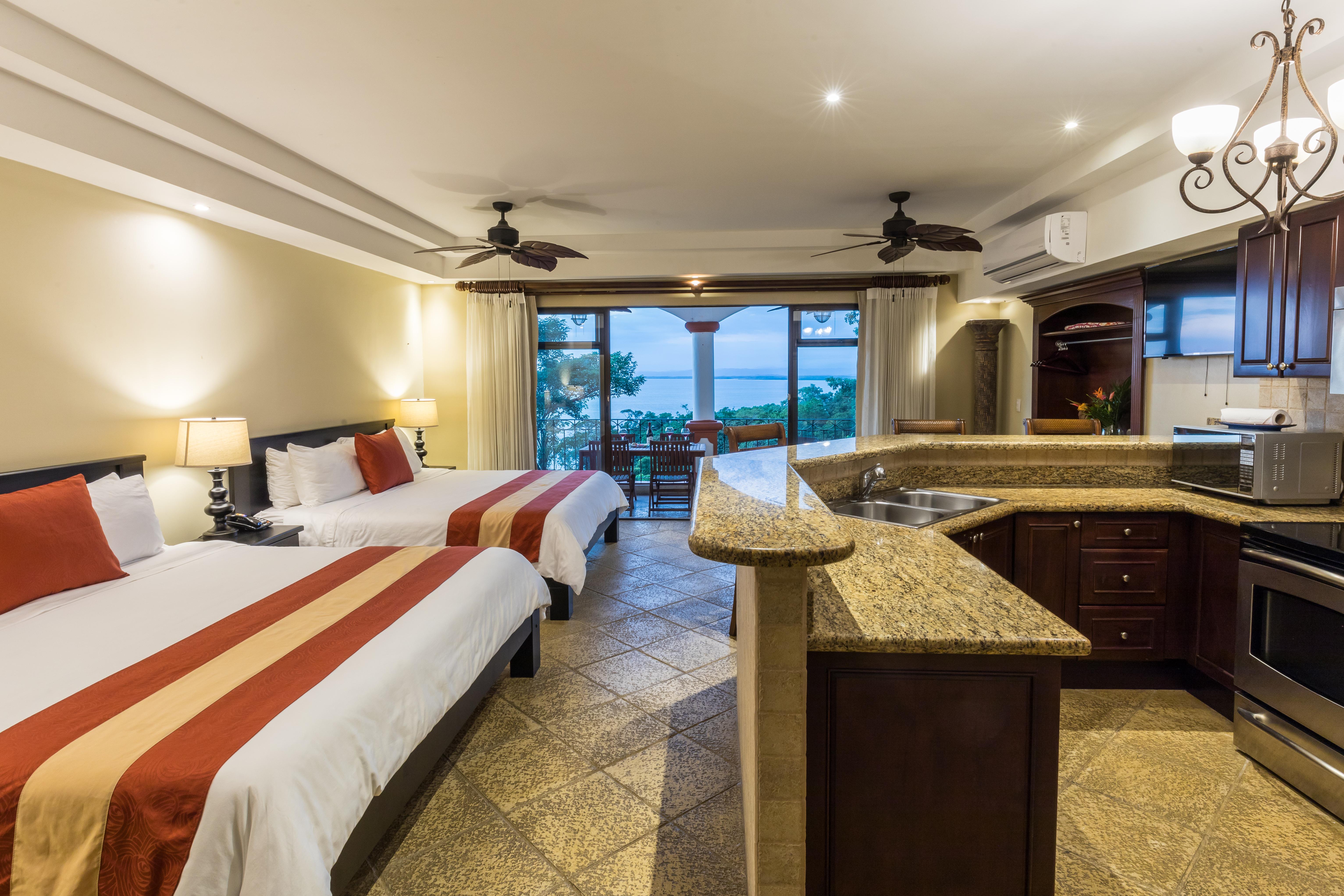 Hotel Shana By The