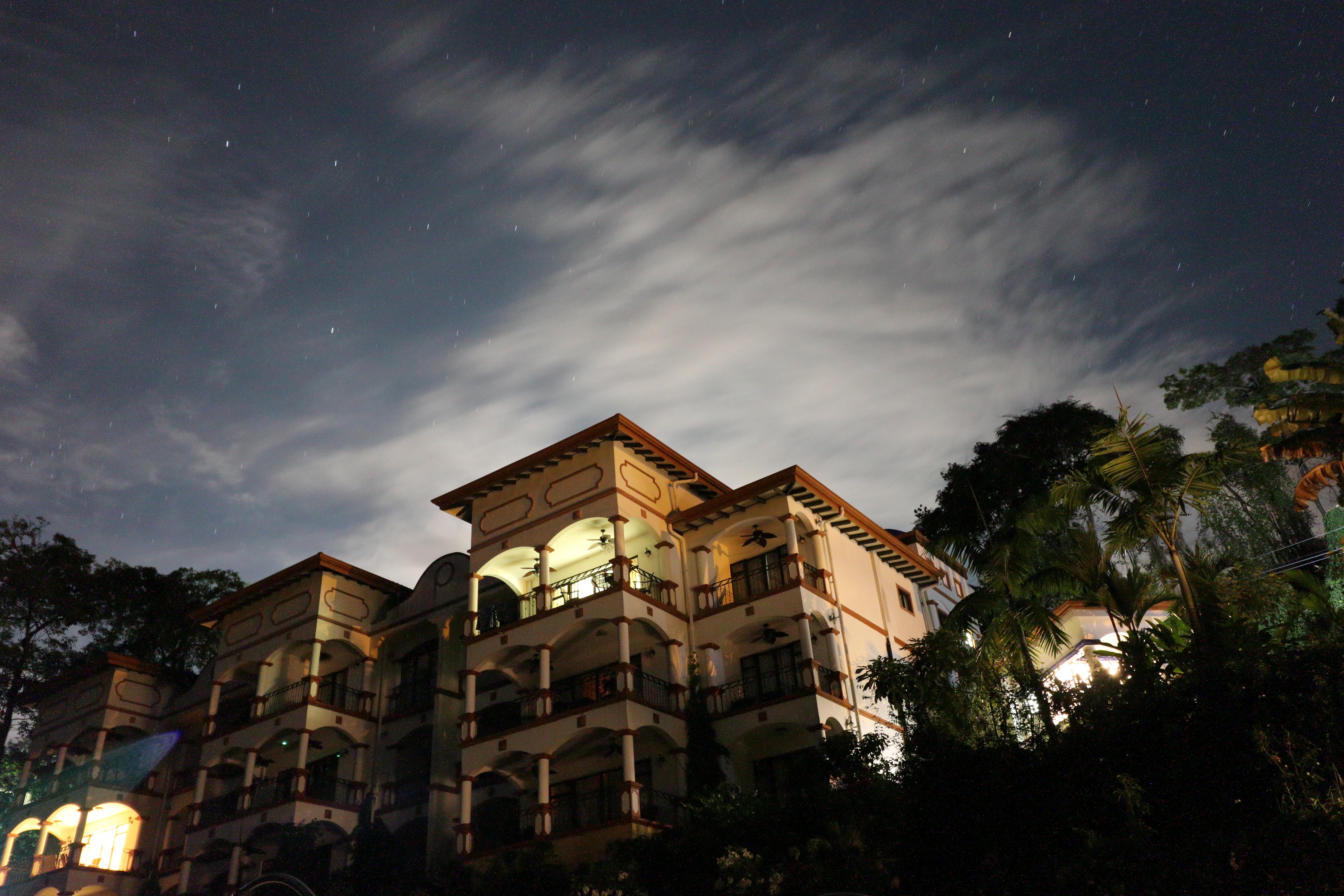 Hotel Shana By The