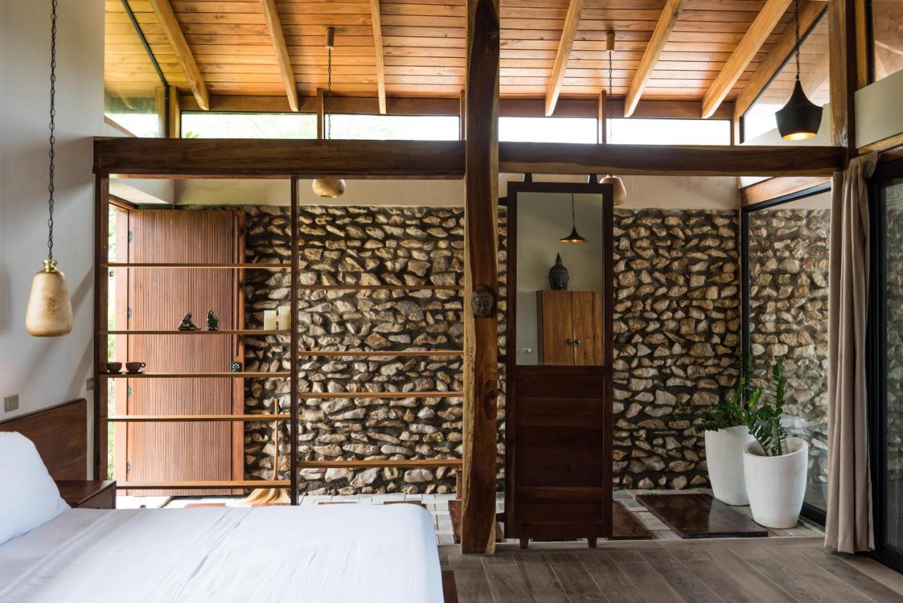 Thea & Retreats - Santa Teresa Resort