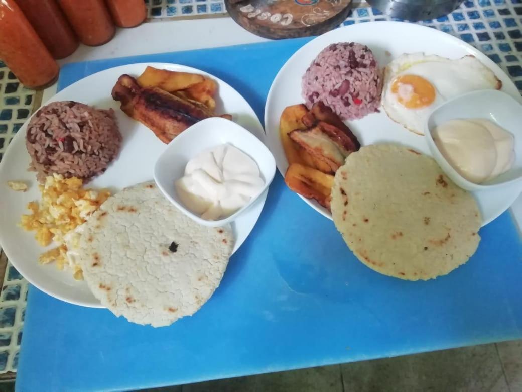 Donde Familia Manito Paquera