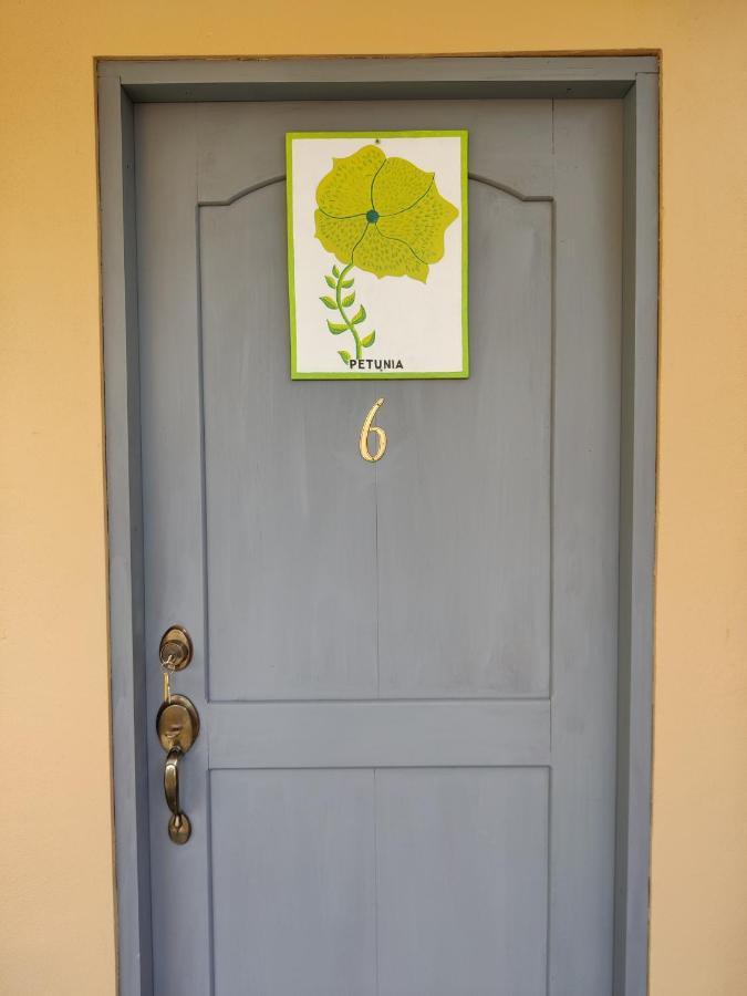 Cabinas Maritza Bed & Breakfast *